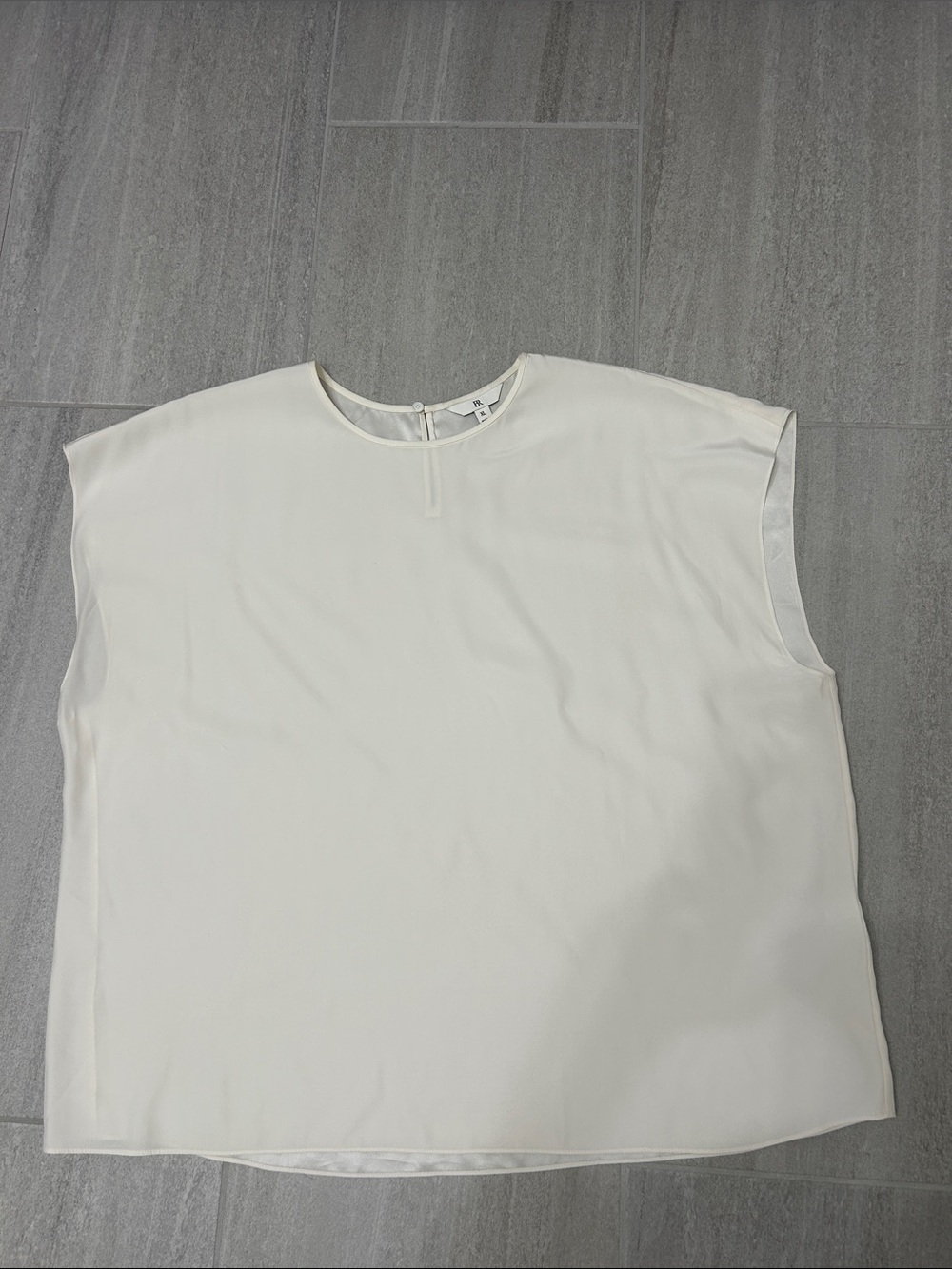 100% SILK Banana Republic Cream Cap-Sleeve Blouse. Size XL
